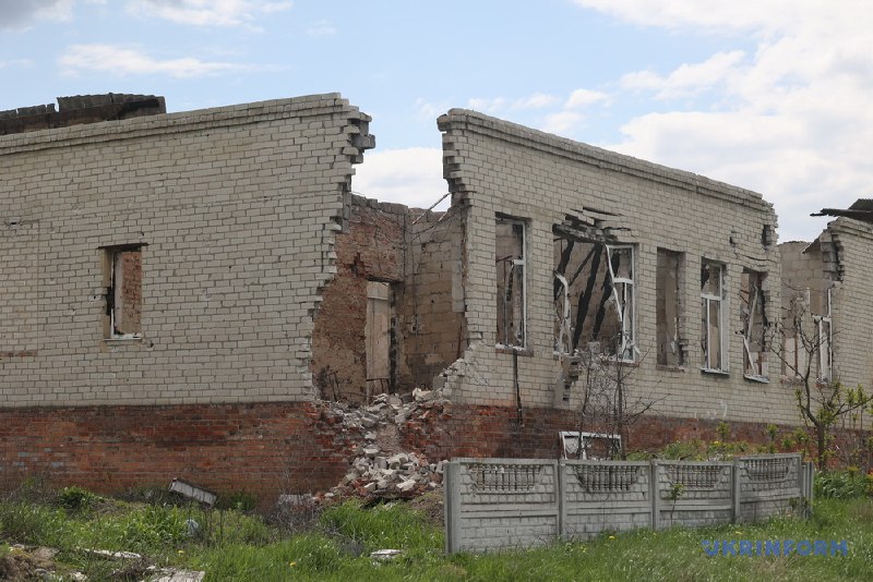💬Як заїхали кацапи, того ж дня світла й газу не стало. І поїхало – бах-бах. Потім почали виганяти з домівок, самі заселялися 💬Як заїхали кацапи, того ж дня світла й газу не стало. І поїхало – бах-бах. Потім почали виганяти з домівок, самі заселялися