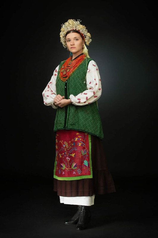 Автентичний одяг українців на Харківщини:
Original authentic outfit from the Kharkiv region of Ukraine