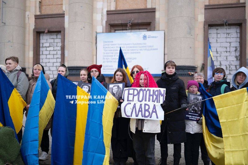 У Харкові відбулися акції до 8 березня: вшановували захисниць та закликали до перейменування вулиці У Харкові відбулися акції до 8 березня: вшановували захисниць та закликали до перейменування вулиці