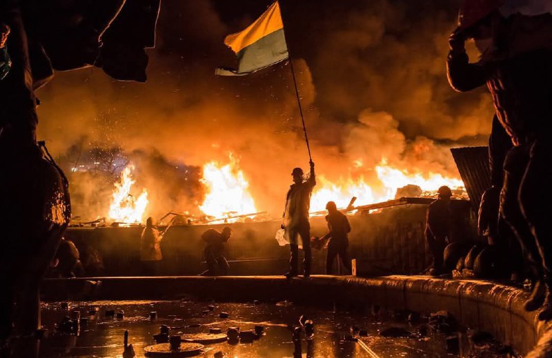 У ніч на 19 лютого 2014 року, під час Революції Гідності відбувся штурм Майдану, захоплення і підпал будівлі Федерації профспілок України. У ніч на 19 лютого 2014 року, під час Революції Гідності відбувся штурм Майдану, захоплення і підпал будівлі Федерації профспілок України.