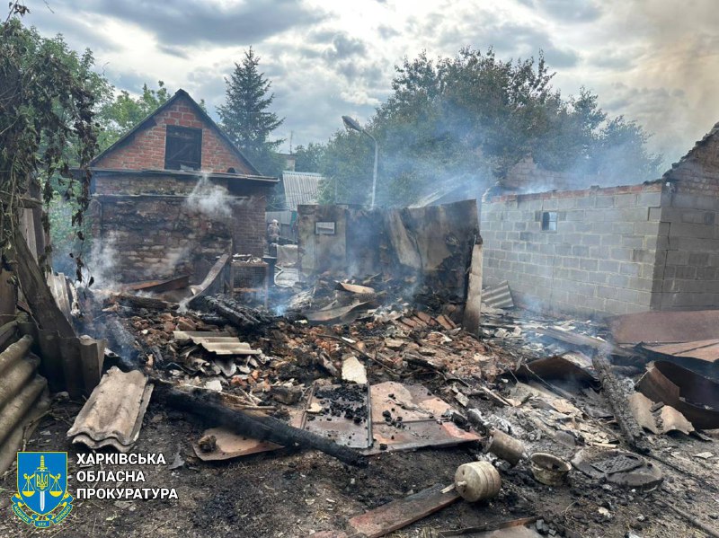 🔷Ворог вдарив дронами по селу на Харківщині: постраждав літній чоловік 🔷Ворог вдарив дронами по селу на Харківщині: постраждав літній чоловік