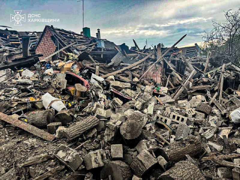 рф вдарила по Золочіву: 11-річного хлопчика та його маму в Золочеві дістали з-під уламків напівруйнованого погреба, - ДСНС рф вдарила по Золочіву: 11-річного хлопчика та його маму в Золочеві дістали з-під уламків напівруйнованого погреба, - ДСНС