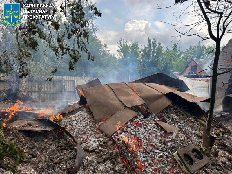 🔷Ворог вдарив дронами по селу на Харківщині: постраждав літній чоловік 🔷Ворог вдарив дронами по селу на Харківщині: постраждав літній чоловік
