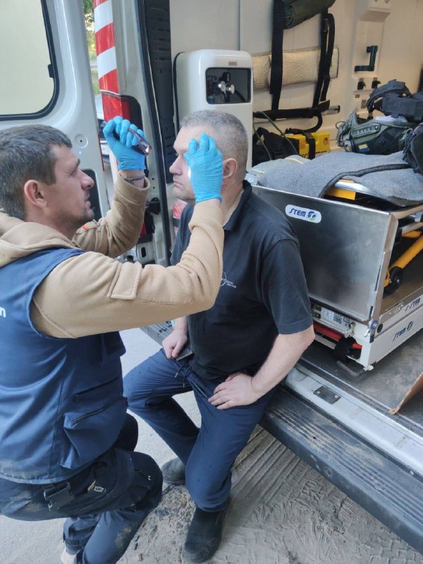 У Харкові усувають наслідки нічних ворожих ударів.
Волонтери Координаційного гуманітарного центру оперативно... У Харкові усувають наслідки нічних ворожих ударів.
Волонтери Координаційного гуманітарного центру оперативно...