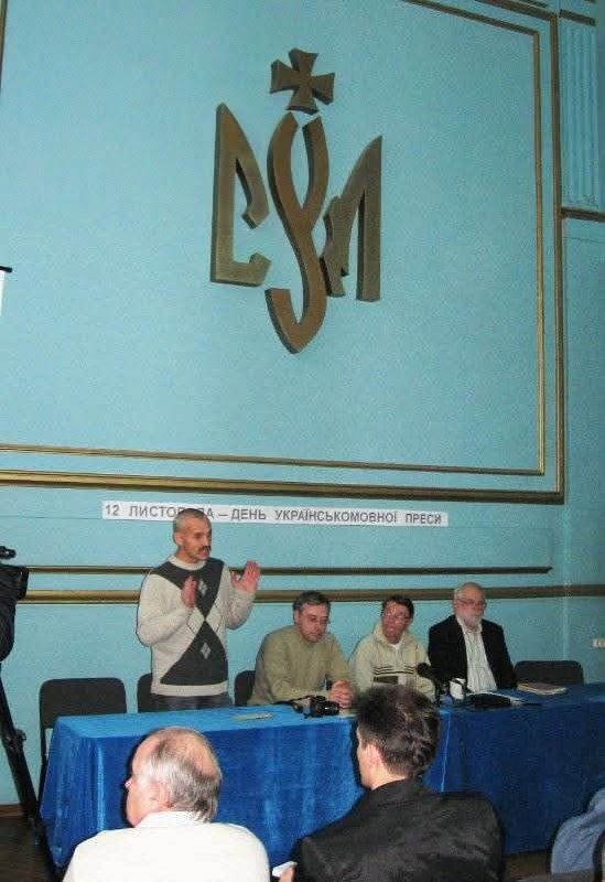 12 ЛИСТОПАДА — ДЕНЬ УКРАЇНСЬКОМОВНОЇ ПРЕСИ
В час війни, коли російський агресор нещадно вбиває українців... 12 ЛИСТОПАДА — ДЕНЬ УКРАЇНСЬКОМОВНОЇ ПРЕСИ
В час війни, коли російський агресор нещадно вбиває українців...