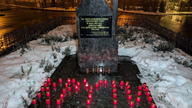 Вшанування Героїв Крут. Харків, майдан Свободи
Ще на початку 1942 року в Харкові на цьому місці Вшанування Героїв Крут. Харків, майдан Свободи
Ще на початку 1942 року в Харкові на цьому місці