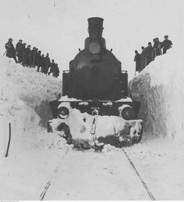 Чекаючи нового похолодання згадаємо про найлютіші зими в історії України ❄️ Чекаючи нового похолодання згадаємо про найлютіші зими в історії України ❄️